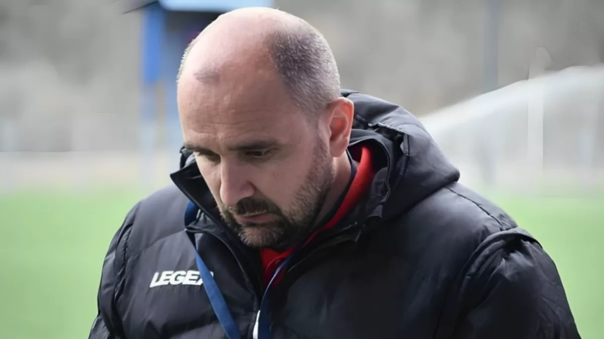 مدرب يودع الحياة بشكل مفاجئ أثناء مباراة كرة في أوروبا