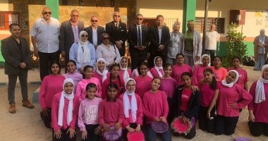 مدير تعليم القليوبية يتفقد مدارس بنها ويشارك في طابور الصباح
