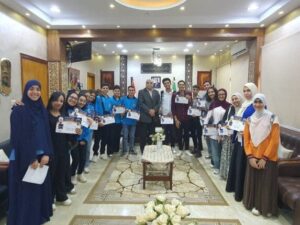 مدير «تعليم القليوبية» يُكرّم فريق «عباقرة الخصوص» تقديرًا لأدائهم المتميز خلال موسمين متتاليين