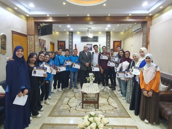 مدير «تعليم القليوبية» يُكرّم فريق «عباقرة الخصوص» تقديرًا لأدائهم المتميز خلال موسمين متتاليين