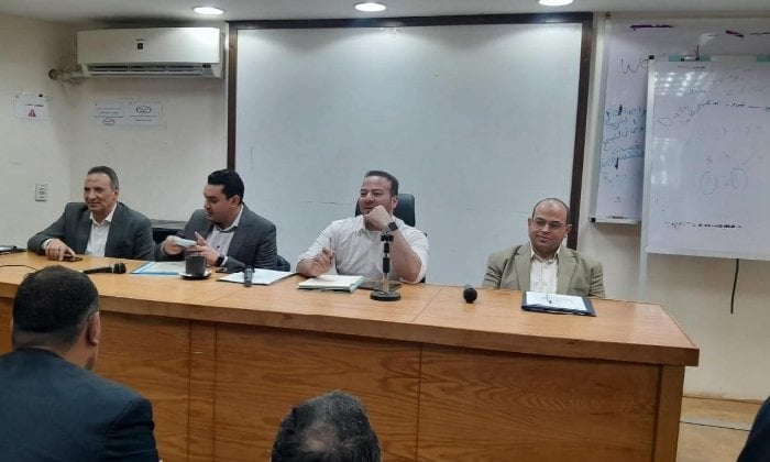 خلال لقائه مديري المستشفيات.. مدير صحة البحيرة: لجنه متعددة التخصصات لتقييم الأداء وتجديد التكليفات