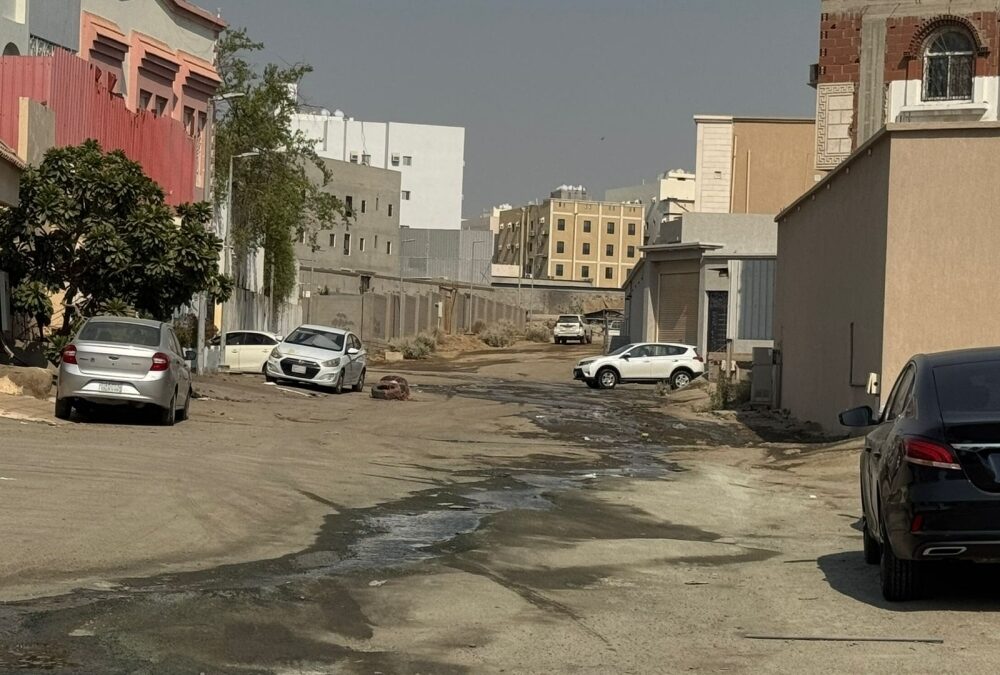 مستنقعات تحاصر كيلو 14 بجدة: معاناة سكان المنطقة تتفاقم مع هطول المطر.