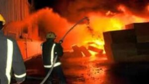 مصرع شخص في حريق داخل مخزن خردة بشبرا الخيمة