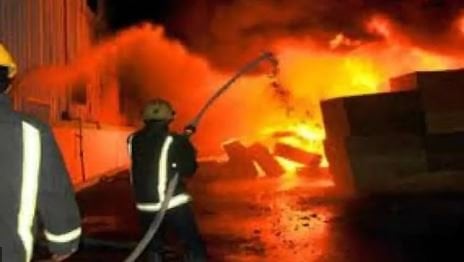 مصرع شخص في حريق داخل مخزن خردة بشبرا الخيمة