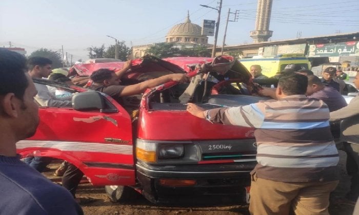 مصرع شخصين والبحث عن مفقودين في انقلاب ميكروباص بزفتى