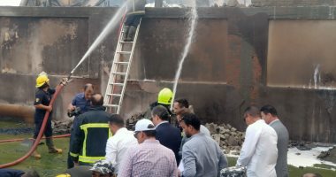 مكافأة 100 ألف جنيه لفريق الحماية المدنية بعد إطفاء حريق مصنع بالمنوفية