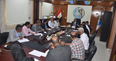 مناقشة مشروعات القرى بمياه الأقصر وتتضمن مشروعات الصرف الصحي.