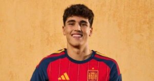 منتخب اسبانيا يكشف عن قميصه الجديد في كأس العالم