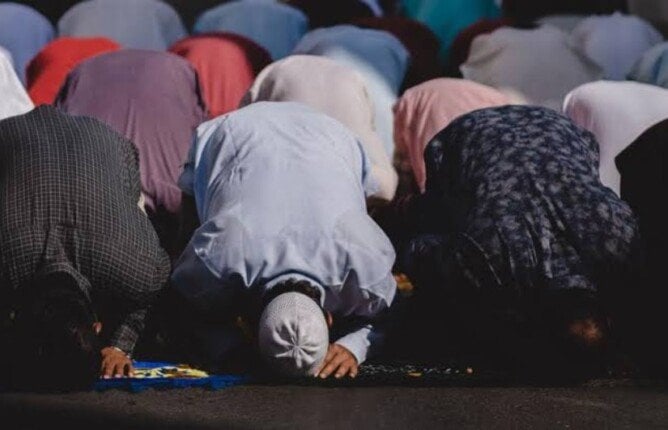 موعد أذان الفجر.. مواقيت الصلاة غدا الاثنين 17 نوفمبر 2025