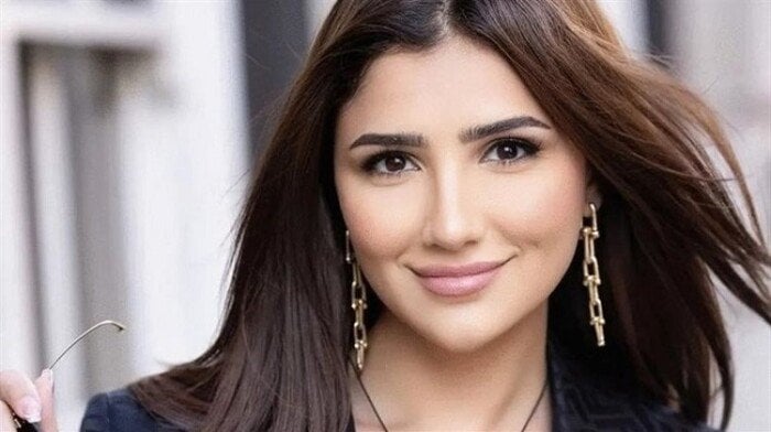 بعد أنباء انفصالها عن كريم محمود عبد العزيز.. مي عمر لـ آن الرفاعي: لسه قدامك حياة أحلى