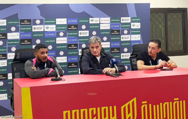 ميتشل يؤكد على أهمية السيطرة واستغلال المساحات في المباريات المقبلة