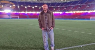 ميسي يزور ملعب كامب نو الجديد: مكان أفتقده بشدة