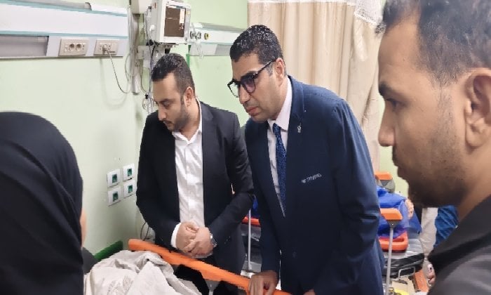 نائب محافظ الأقصر يزورضحايا حادث طريق إسنا الصحراوي الغربي