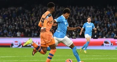 نابولي يقفز لصدارة الدوري الإيطالي مؤقتا بثلاثية ضد أتالانتا.. فيديو