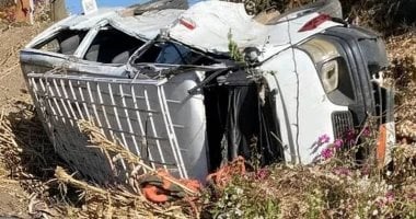 نقدم صوراً حصرية لانقلاب ميكروباص في إسنا: وفاة وإصابة 13 شخصاً.