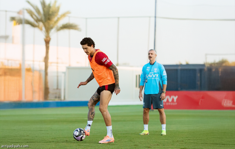 نونيز بانتظار قرار إنزاجي قبل مواجهة الهلال والفتح في الدوري السعودي