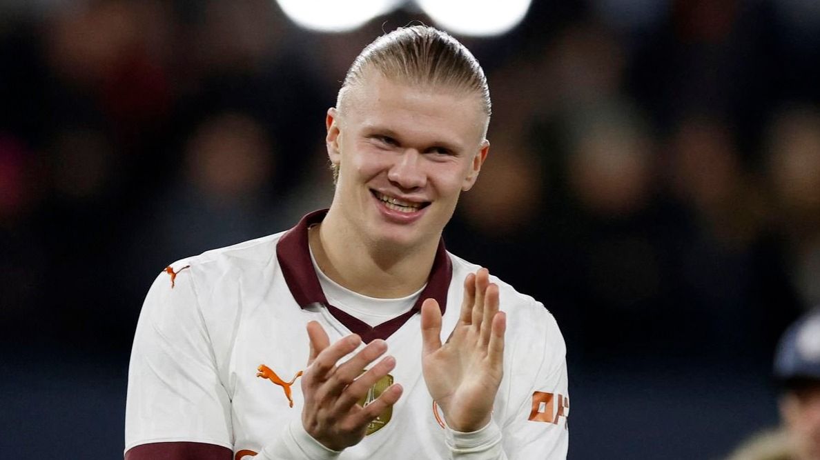 هالاند يغوص في مياه تصل حرارتها لثماني درجات تحت الصفر