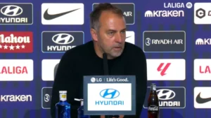 هانز فليك يواجه قرارا حاسما يحدد مستقبله مع برشلونة