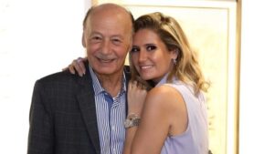 «شكرا على منحنا حرية التفكير».. هنا شيحة توجه رسالة لوالدها في عيد الأب