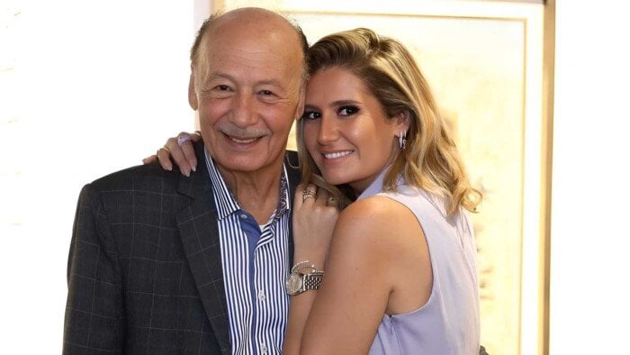 «شكرا على منحنا حرية التفكير».. هنا شيحة توجه رسالة لوالدها في عيد الأب