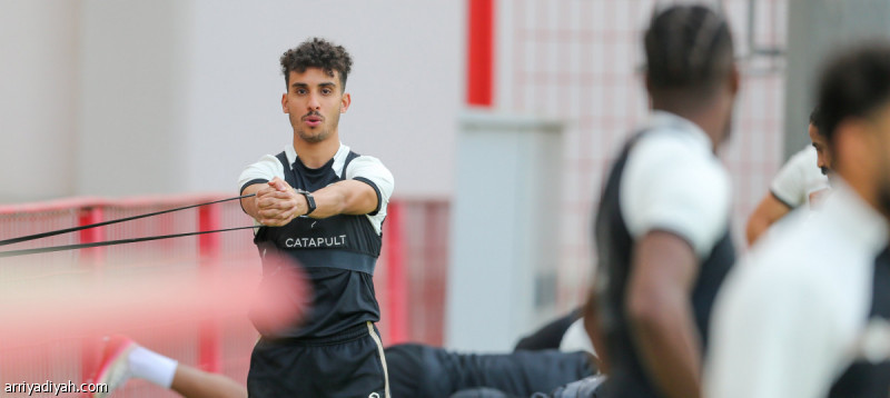 هولشتاين كيل يعرض ضم ضاري العنزي من ضمك