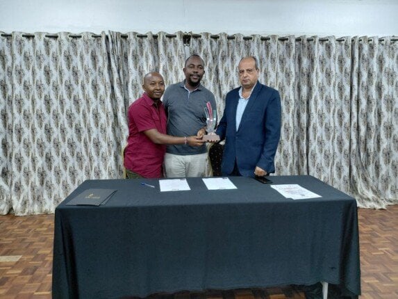 تكريم هيثم الهواري في مهرجان كينيا الدولي للمسرح