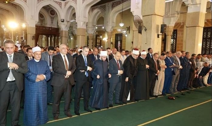 وزير الأوقاف ومفتي الجمهورية ومحافظ كفرالشيخ يؤدون صلاة الجمعة بمسجد سيدي إبراهيم الدسوقي احتفالًا بالعيد القومي للمحافظة