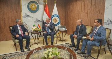 وزير البترول يبحث مع سفير الجزائر تعزيز التعاون في مجالات البترول والغاز