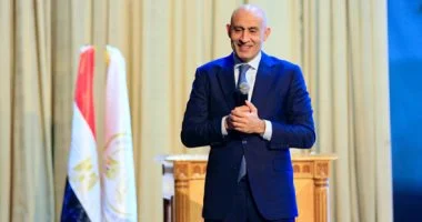 وزير التعليم يستدعي مدير دسوق التعليمية لتكريمه تعرف على السبب