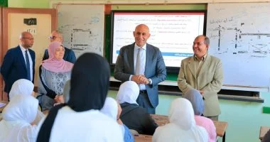وزير التعليم يناقش المعلمين والطلاب خلال زيارته لمدارس كفر الشيخ