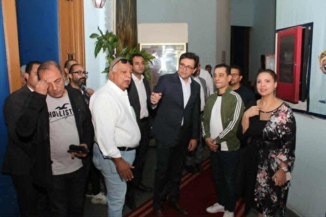 وزير الثقافة يوجه بتطوير محتوى العروض المقدمة بمسرح الطفل