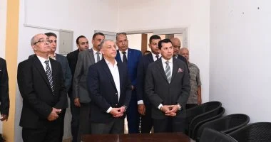 وزير الرياضة ومحافظ الإسماعيلية يتفقدان مركز الابتكار والتعلم للشباب.