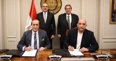 وزير قطاع الأعمال العام يشهد توقيع اتفاق تكميلى لعقود تطوير مجاويش بالغردقة