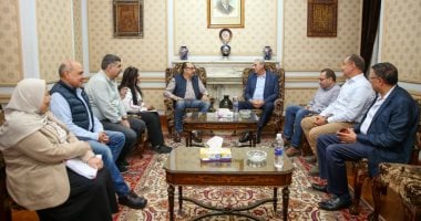 وزير قطاع الأعمال يلتقى محافظ الغربية فى مستهل زيارته لشركة مصر للغزل والنسيج