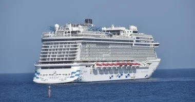 وصول سفينة سياحية إلى ميناء بورت غالب تحمل 363 سائحاً وصول سفينة سياحية إلى ميناء بورت غالب تحمل 363 سائحاً