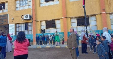 وكيل تعليم الأقصر يتفقد سير الدراسة في مدرسة العوامية