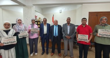 وكيل تعليم الأقصر يكرّم طلاب الإعدادية الأوائل إثر نتائج التظلمات