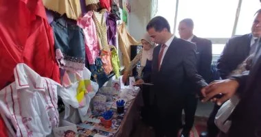 وكيل تعليم كفر الشيخ يفتتح معرض لتقديم ملابس وسلع شتوية دافئة