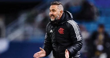 وولفرهامبتون يقيل فيتور بيريرا بعد تدهور أداء الفريق في المباريات وولفرهامبتون يقرر فسخ التعاقد مع فيتور بيريرا بعد تراجع نتائج الفريق