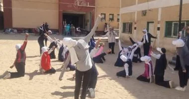 ٢٥ طالبة يكوِّنَّ فريقًا رياضيًا للعروض في احتفالات أسوان القومية